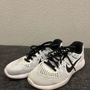 Nike. 6.5. Run Easy. Black and white. Like new. make an offer